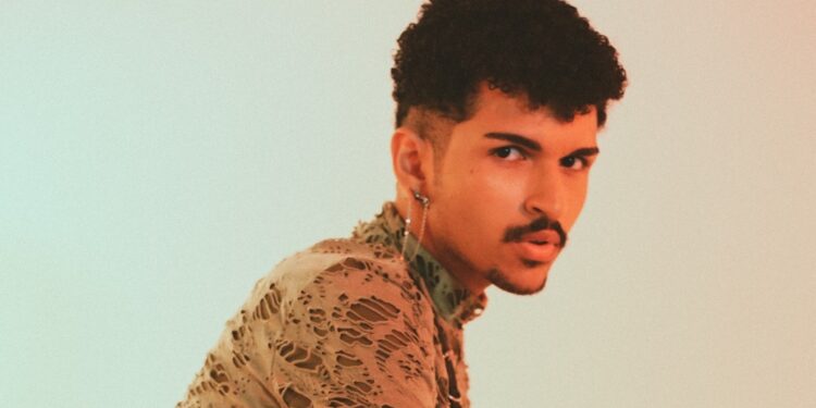 Confira o videoclipe de VACILOU, novo single do cantor DeLuca