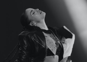 Conheça Emilia, estrela do pop urbano que está conquistando o mundo com suas músicas