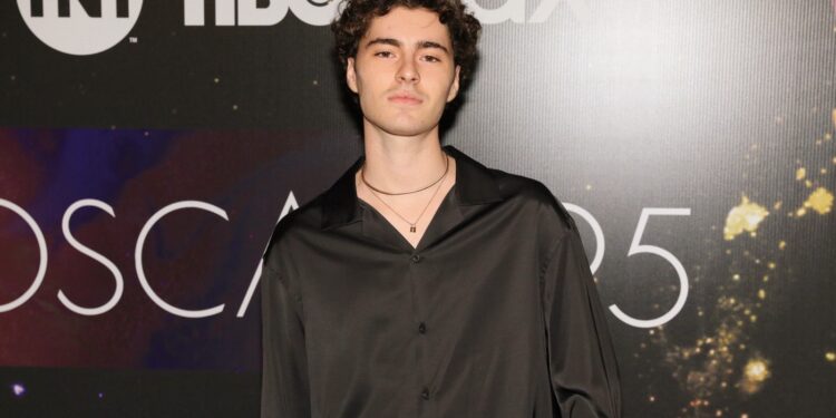 Gabriel Coppola integra elenco da nova série da HBO Max, “Além do Guarda-Roupa”