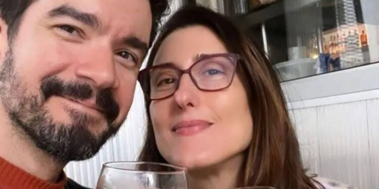 Paola Carosella apresenta seu novo amor em foto compartilhada nas redes sociais