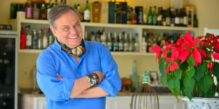 Ronnie Von ganha festa surpresa em seu programa de TV