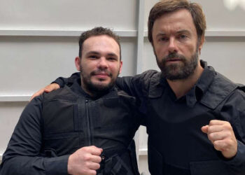 Jason Packer contracena com os atores Kayky Brito e Serginho Hondjakoff, em seu novo trabalho no cinema