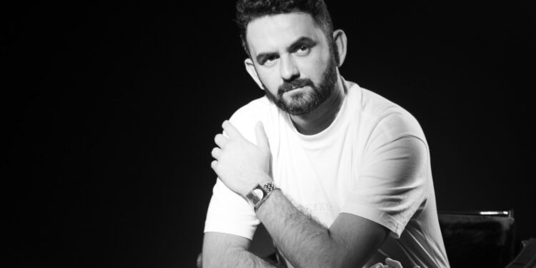 Édipo Santiago se reinventa profissionalmente em comemoração aos 15 anos de carreira