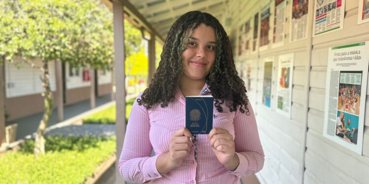 Jovem talento da periferia do Interior de SP conquista intercâmbio para estudo de canto na China