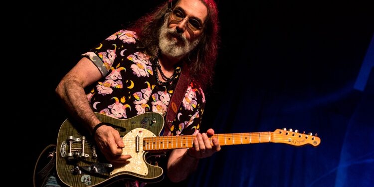 Lobão toca clássico de Deep Purpe com Kiko Loureiro e explica processo