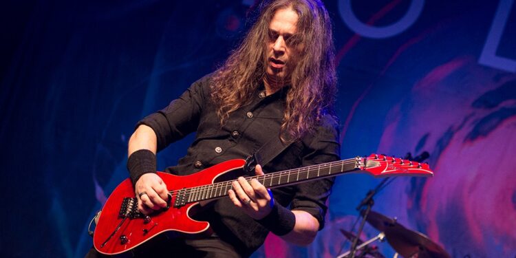 Angra confirma Kiko Loureiro em todas as datas da turnê acústica pelo Brasil