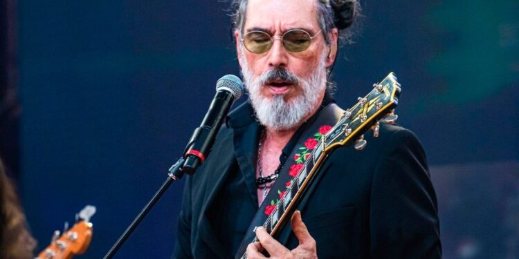 Lobão retorna a Globo em grande estilo em apresentação ao lado de outros grandes astros