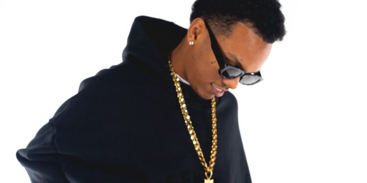 Mc Erik lança o single “Porta Voz Da Quebrada” com participação de Mc Robs e revela detalhes do álbum de estreia