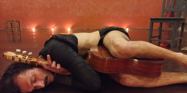 Teatro Gacemss em Volta Redonda recebe a Pré-estreia do Solo Teatral “E N T R E”