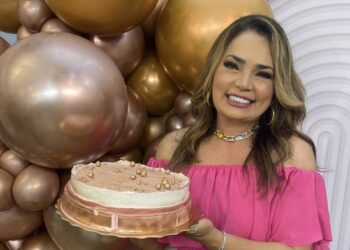 Nani Venâncio Celebrou seus 56 Anos em Grande Estilo no Programa Tarde Top da Rede Brasil