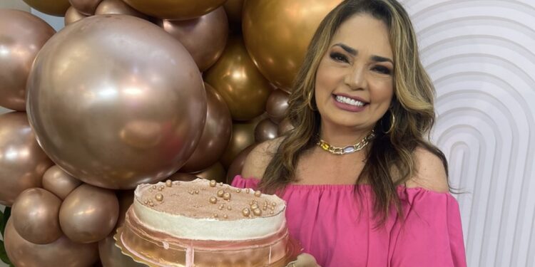 Nani Venâncio Celebrou seus 56 Anos em Grande Estilo no Programa Tarde Top da Rede Brasil