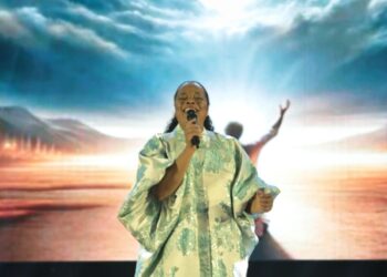 Águeda Elamba: De Angola ao Brasil, uma história de fé e música com produção internacional