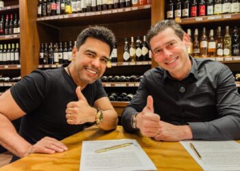 “Zezé Di Camargo E O Empresário João Gondim Assinam Acordo De Investimento Imobiliário Em Jericoacoara”