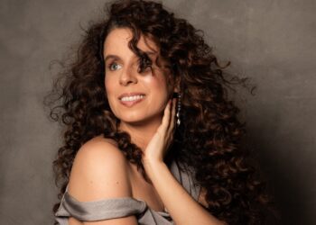 Sara Bentes lança o Livro “Acorde: A Música por Trás do Show” com Pocket Show em Volta Redonda