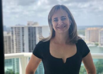 Cristina Aledo Ruotolo: Transformando sorrisos com inovação na prótese dentária