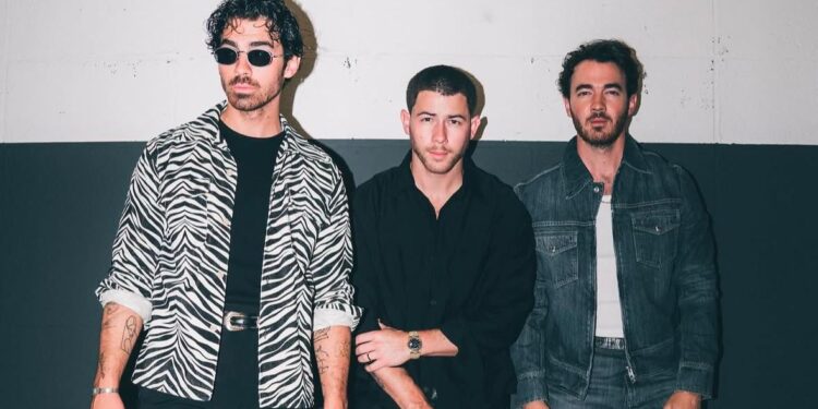 Jonas Brothers, Selena Gomez e benny blanco, Rian Semy e muito mais