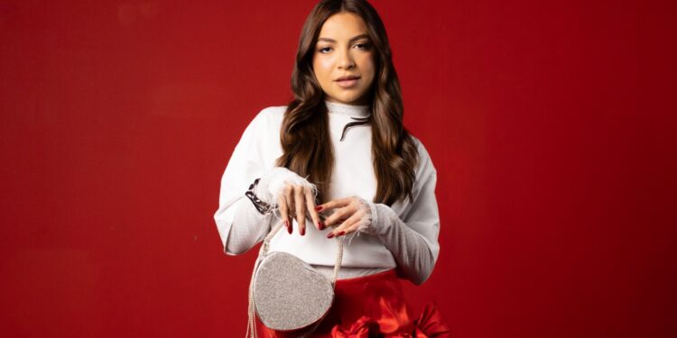 Ana Laura Lopes apresenta “Elevador”, segundo single do seu álbum de estreia