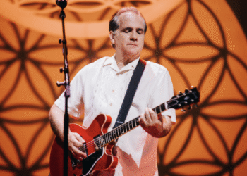 Ricardo Bacelar ao Vivo no Cineteatro São Luiz chega às plataformas nesta sexta-feira, dia 30 de maio