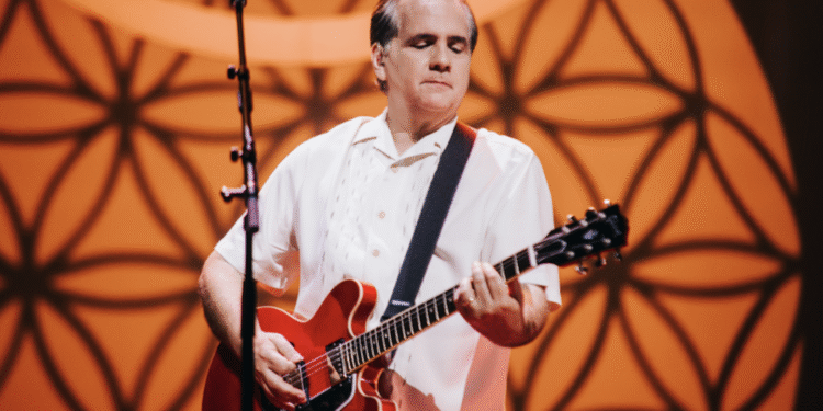 Ricardo Bacelar ao Vivo no Cineteatro São Luiz chega às plataformas nesta sexta-feira, dia 30 de maio