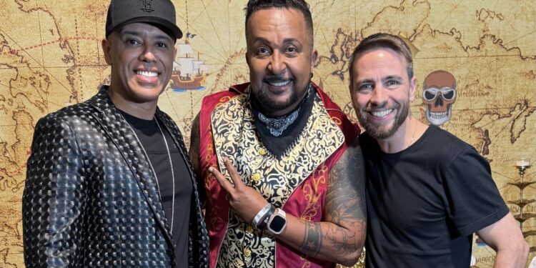 Mc Koringa agita aniversário de 60 anos de Marcelo Tchakabum