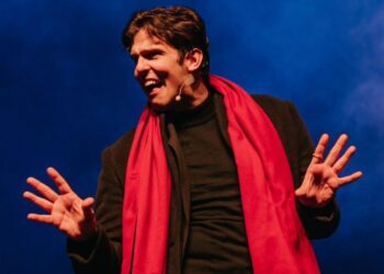 Rafael Infante traz o stand-up “Terapia Infernal” para o Teatro Gacemss, em Volta Redonda
