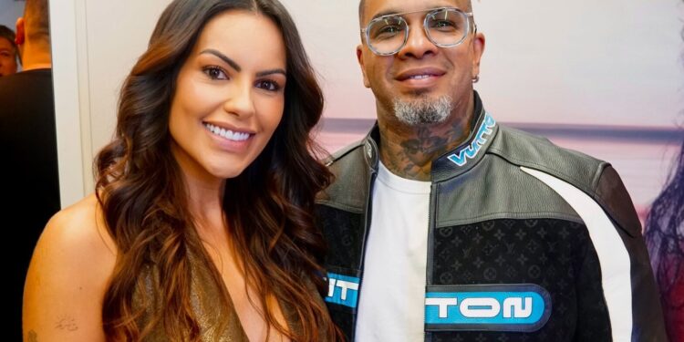 Rodriguinho marca presença em inauguração de espaço de beleza da esposa Bruna Amaral na Zona Norte de SP