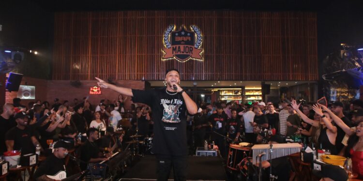 Com ingressos esgotados, Jeffinho marca início da carreira solo com gravação emocionante de audiovisual em São Paulo