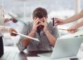 Burnout atinge 30% dos brasileiros e se torna epidemia silenciosa nos ambientes de trabalho