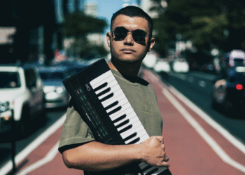 Deusnir Souza convida Tássia Reis para a harmonia refinada do single “Além de Dez”