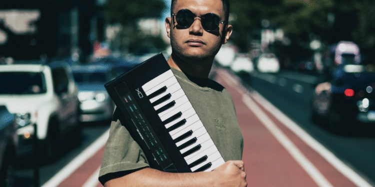 Deusnir Souza convida Tássia Reis para a harmonia refinada do single “Além de Dez”