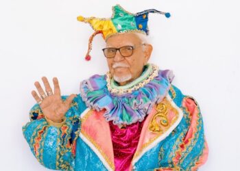 Amir Haddad completa hoje 88 anos com ensaio fotográfico enaltecendo Carnaval, futebol e cultura religiosa