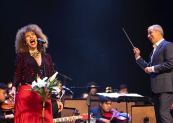 Teatro Bradeso Apresenta: Vanessa da Mata se une à Orquestra Sinfônica Heliópolis em apresentação inédita disponível no YouTube