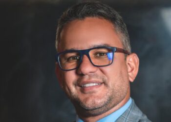 Conheça o especialista que ajuda influenciadores a crescer com segurança no mundo digital