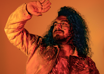 Cantora e produtora, Alexys Agosto fala sobre seu mergulho na criação musical: “A música me dá muita vitalidade”