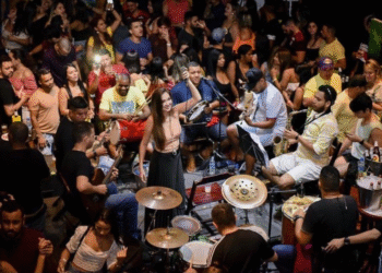 Camile Castro: A Voz Feminina Que Está Transformando O Pagode No Norte Do Brasil