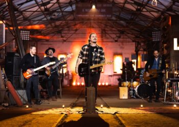 Dino Fonseca dá sequência ao projeto autoral “Douglas” com terceiro EP e prepara reta final do lançamento