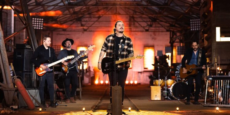 Dino Fonseca dá sequência ao projeto autoral “Douglas” com terceiro EP e prepara reta final do lançamento