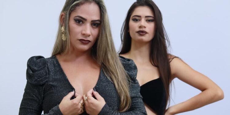 Dupla formada por mãe e filha, Kris & Kaylane lançam primeiro single nas plataformas digitais