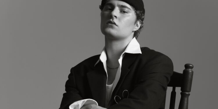 Do elenco de “Além do Guarda Roupa” ao futuro filme autoral, Gabriel Coppola compartilha sua trajetória e visão sobre o impacto transformador da atuação