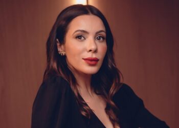 Fabiane Pens inicia nova fase da carreira e reforça autoridade em imagem estratégica