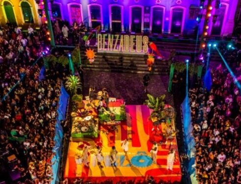 Benzadeus faz história e reúne multidão no Pelourinho na gravação de novo DVD