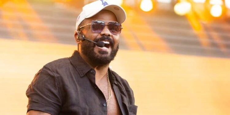 Show histórico de Arlindinho homenageia Arlindo Cruz no coração de São Paulo