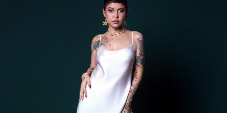 Aclamada Kell Smith estreia o álbum-visual ao vivo “Latino-Americana”