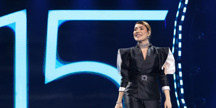 Naiara15: Naiara Azevedo debuta na carreira com gravação de audiovisual em São Paulo