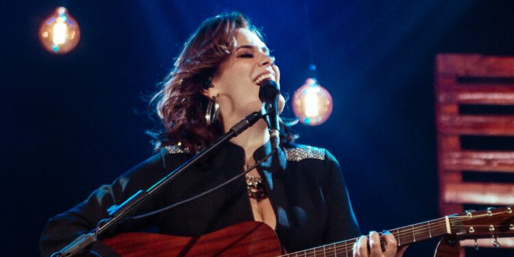 “A Vida É Agora”: o novo single de Daniela Firme é um chamado para viver o presente