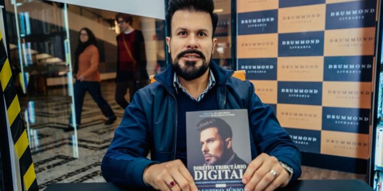 Faustino Júnior se torna o primeiro autor de Direito a entrar na lista de mais vendidos da Veja