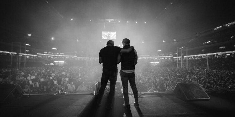 Zezé Di Camargo e Luciano fazem apresentação memorável em BH