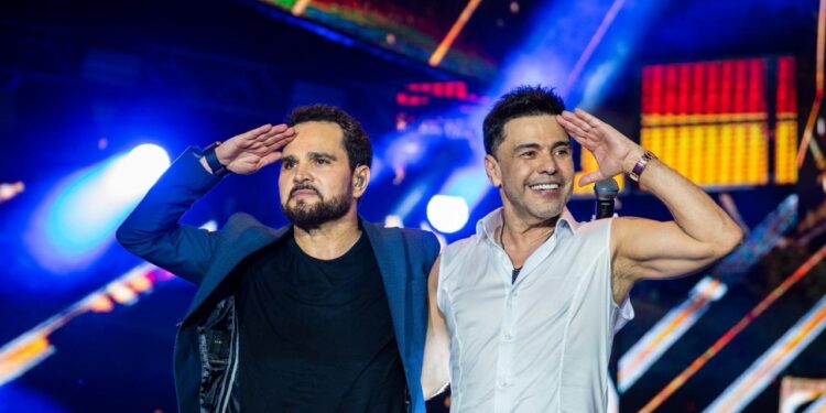 Zezé Di Camargo e Luciano fazem dois shows no Paraguai, neste final de semana, com ingressos esgotados e acalmados pelo público