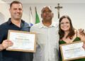 Vereador Pastor Valter homenageia secretário de Comunicação e gerente de Publicidade da Prefeitura de Barra Mansa