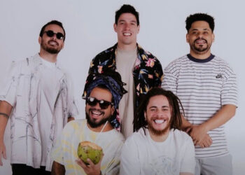 Onze:20 celebra 15 anos de história com o álbum “Luau do Onze:20 Vol.1”, que já ultrapassa meio milhão de plays